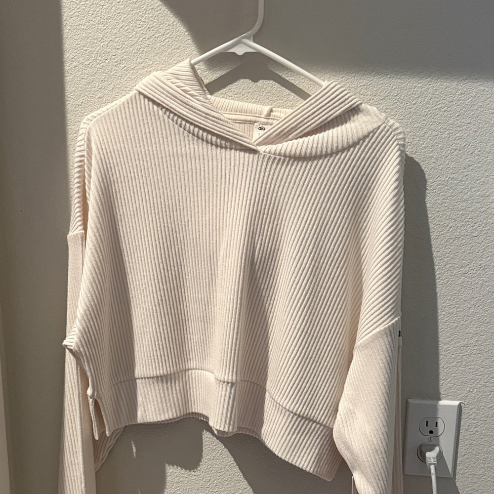 Alo Cream Hooded Cropped Sweater